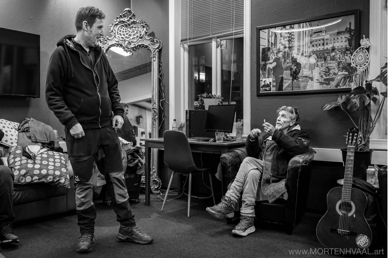 Bilde av to mennesker på Huset Bergen. Foto: Morten Hvaal